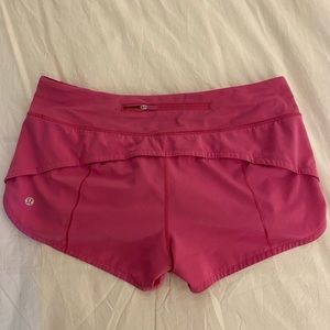 LULULEMON SIZE 8 SONIC PINK LOW-RISE SPEED UP SHORTS
